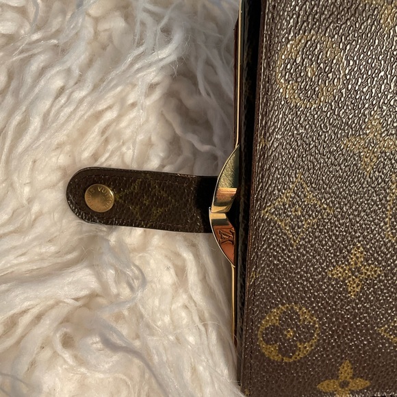 Louis Vuitton LV Monogram Kiss Lock Wallet - Picture 5 of 8
